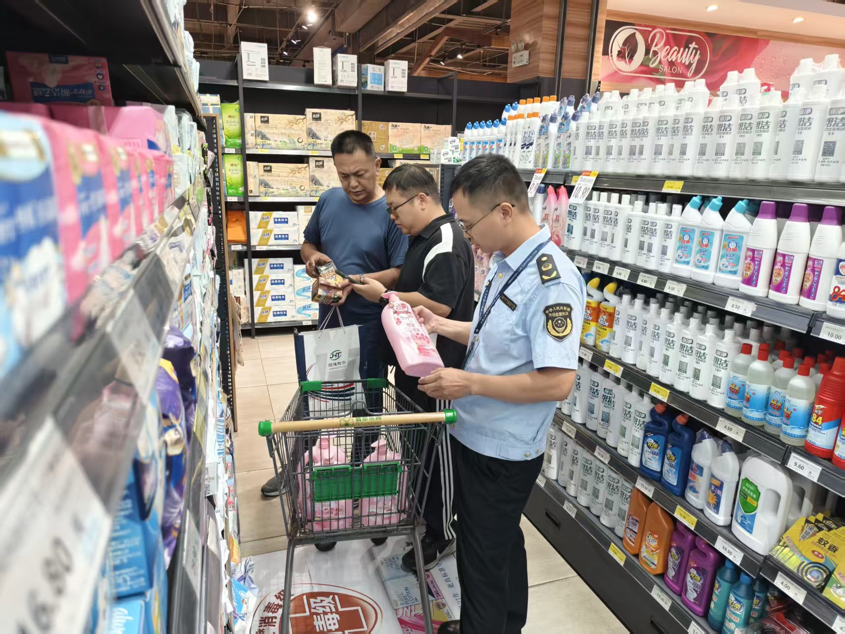 廣昌縣市場監(jiān)督管理局扎實開展日用品、眼鏡、校服產(chǎn)品質(zhì)量專項監(jiān)督抽檢工作